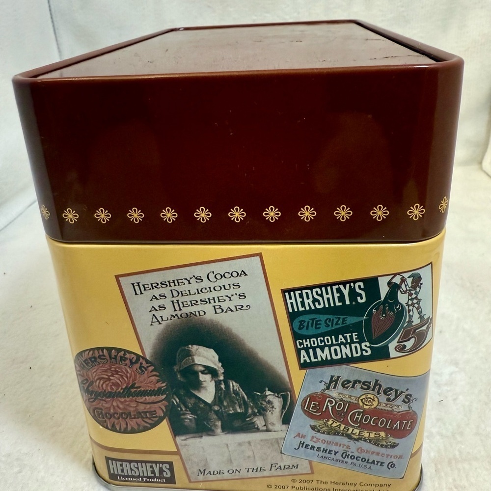 Hershey's Kisses 100th Anniversary Milk Chocolate Recipe Tin - Picture 4 of 8